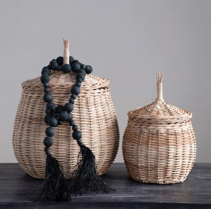 BLACK WOOD BEAD GARLAND WITH TASSELS